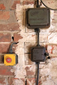 różnice między elektroniką a elektrotechniką